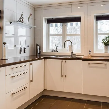Stunning In Aurland W/ Sauna, Wifi And 4 Bedrooms Σπίτι διακοπών *