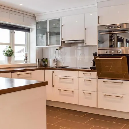 Stunning In Aurland W/ Sauna, Wifi And 4 Bedrooms Vassbygdi